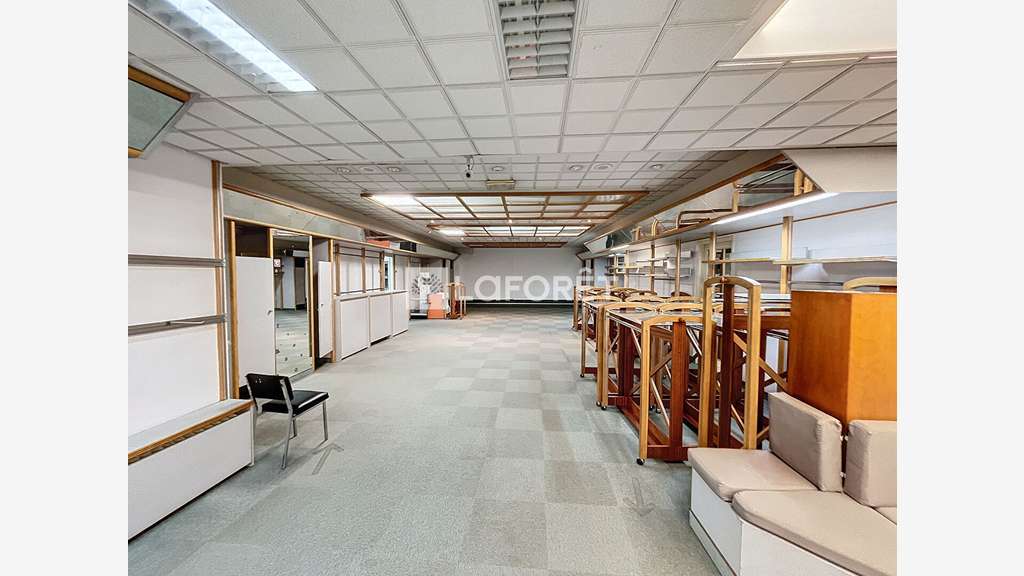 Local commercial 240m² centre-ville Malestroit