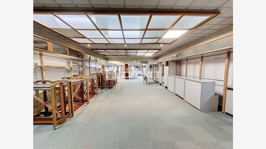 Local commercial 240m² centre-ville Malestroit