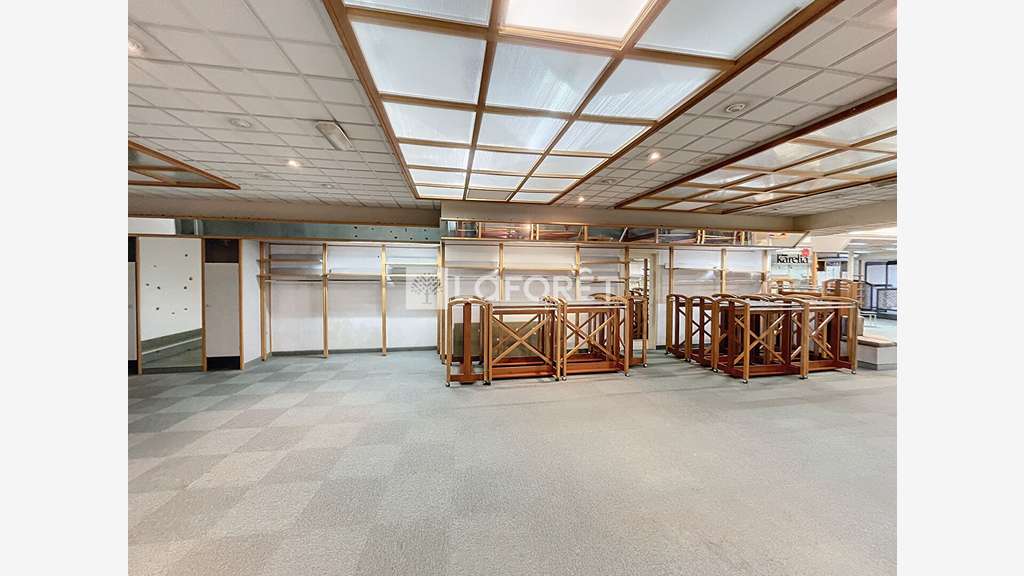 Local commercial 240m² centre-ville Malestroit