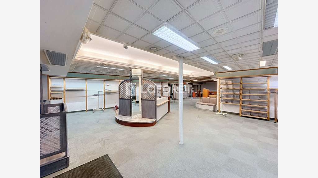 Local commercial 240m² centre-ville Malestroit
