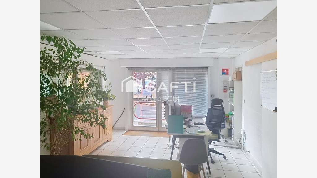Vente local commercial de 130m² à Manosque