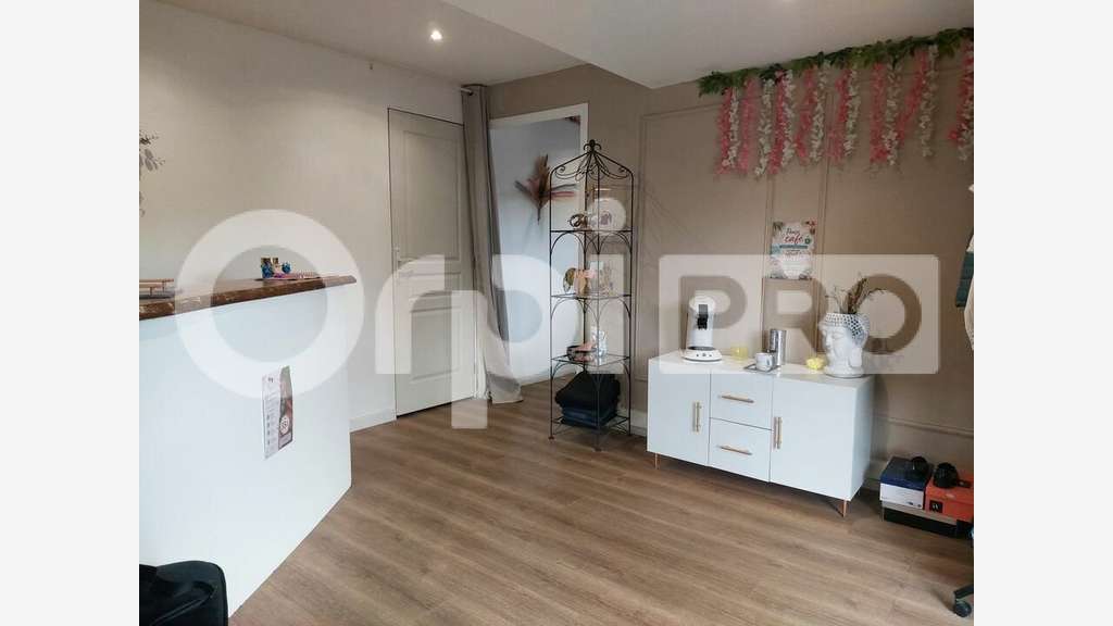 Murs commerciaux avec garage  Idéal investisseur