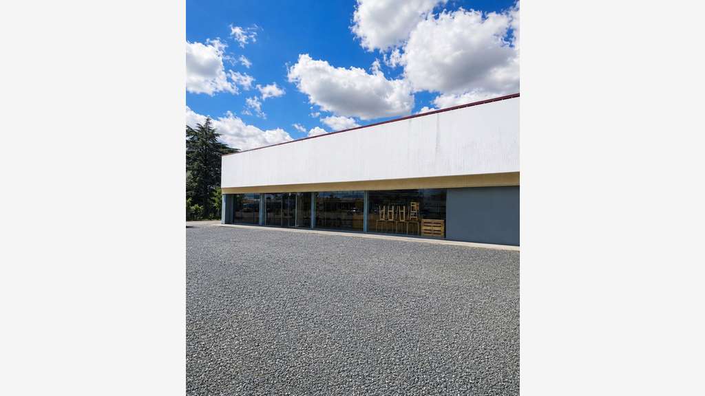 Local 330m² empl premium à Mareuil-sur-Lay-Dissais