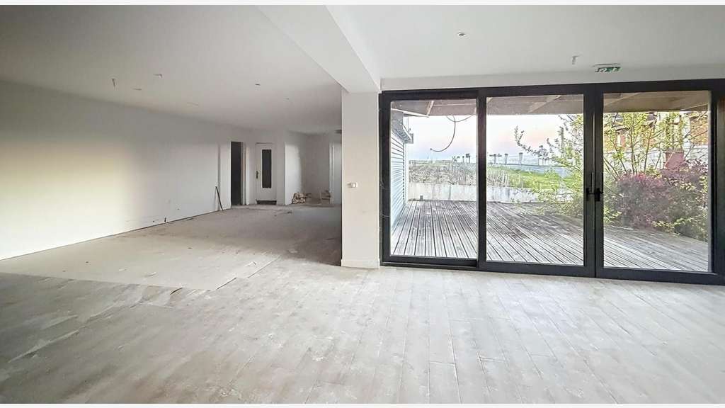 Vente local + 2 appartements à Margaux
