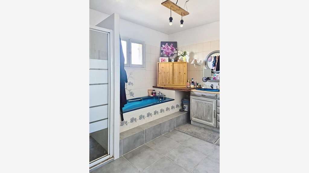 Vente local + 2 appartements à Margaux