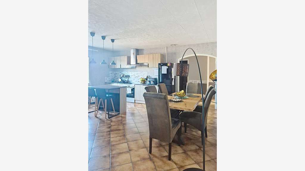 Vente local + 2 appartements à Margaux