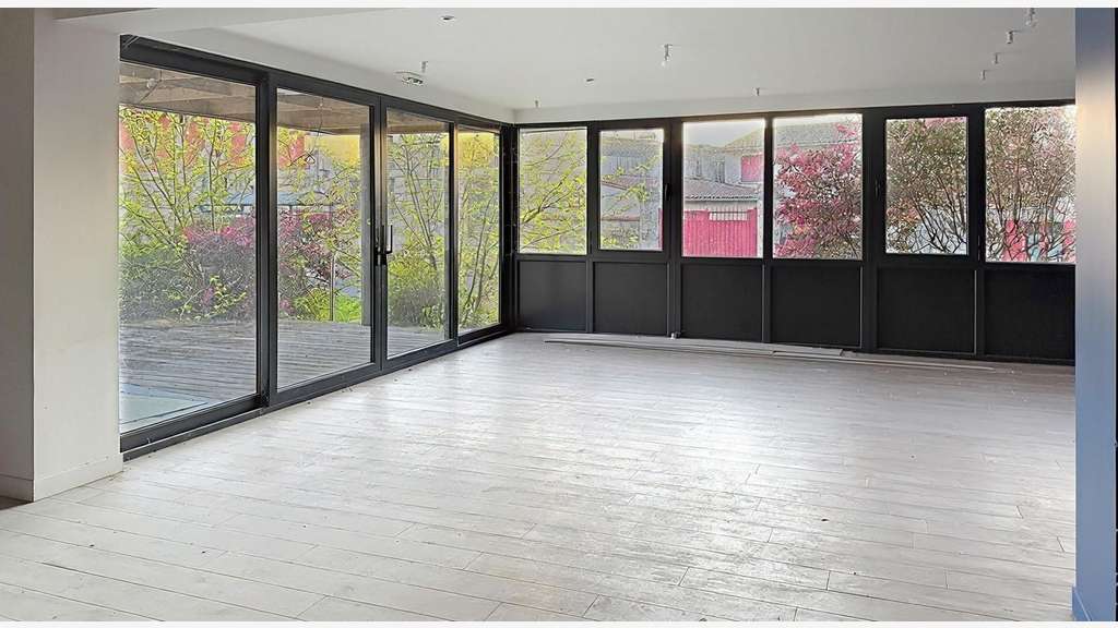 Vente local + 2 appartements à Margaux