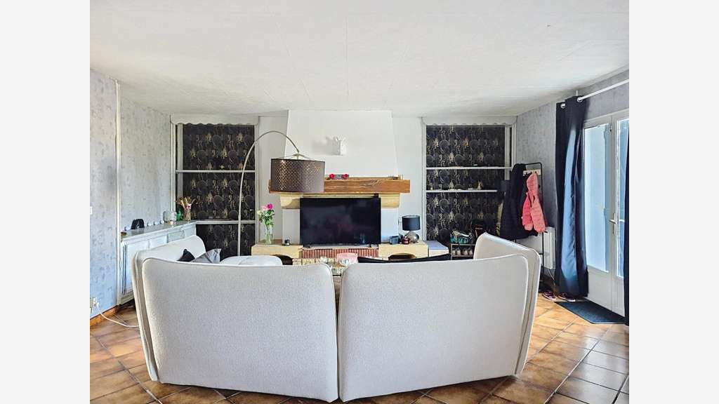 Vente local + 2 appartements à Margaux