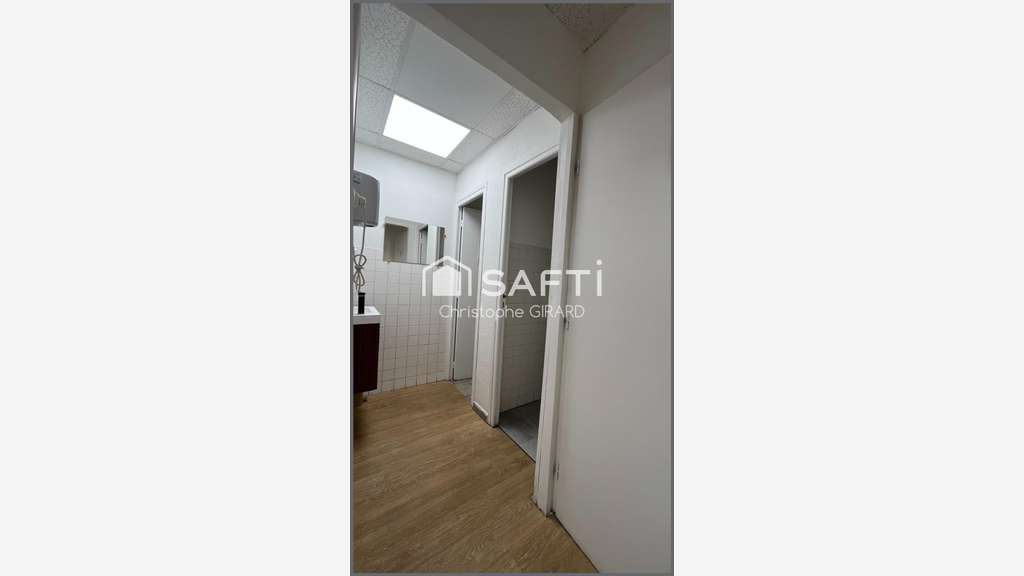AV bureaux commerciaux 158m² + Parkings Marignane
