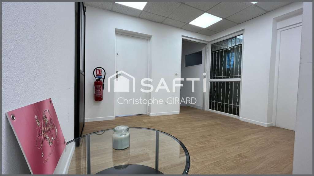 AV bureaux commerciaux 158m² + Parkings Marignane