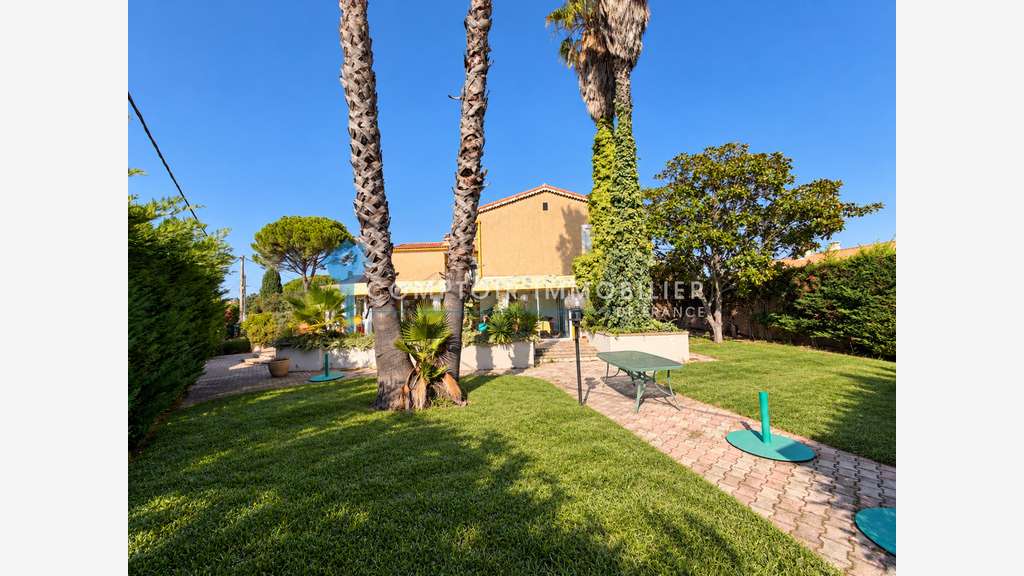 MARIGNANE ENSEMBLE IMMOBILIER À FORT POTENTIEL D
