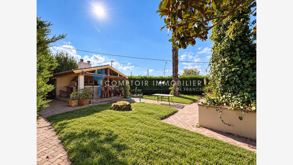 MARIGNANE ENSEMBLE IMMOBILIER À FORT POTENTIEL D