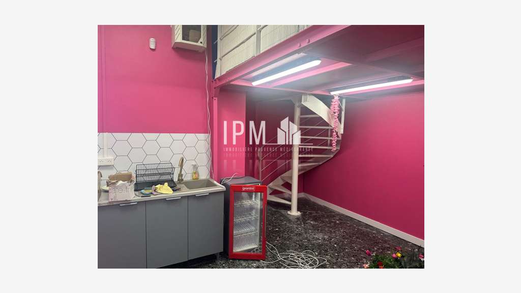 A vendre local commercial 110m² Marseille 11e
