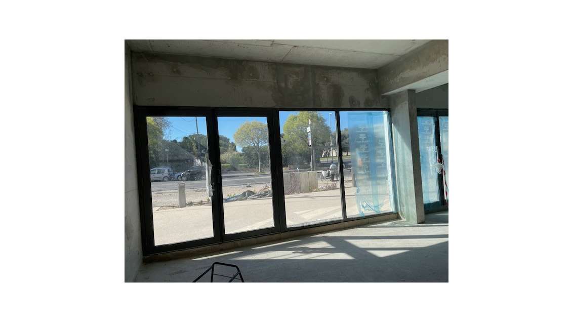 Local à vendre 250 m2 ST MITRE 13013