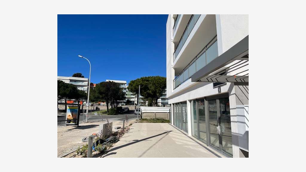 Vente local commercial 250m² St Mitre 13013