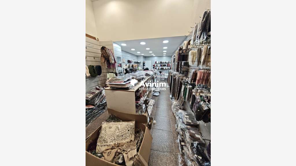 Vente murs local double rue piétonne Marseille