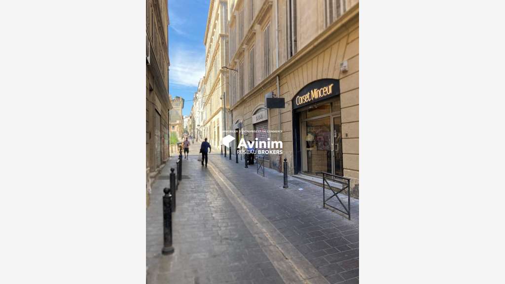 Vente murs local double rue piétonne Marseille