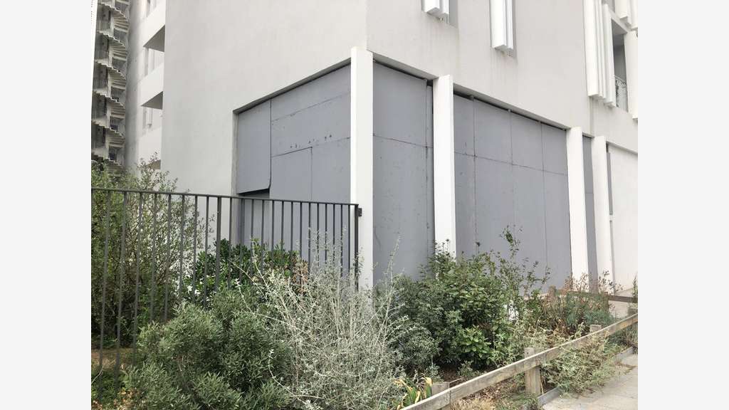 Local en angle à vendre à Marseille Joliette 2EME