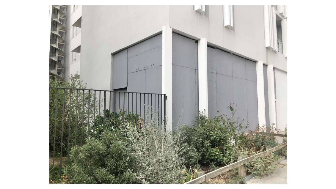 Local en angle à vendre à Marseille Joliette 2EME 