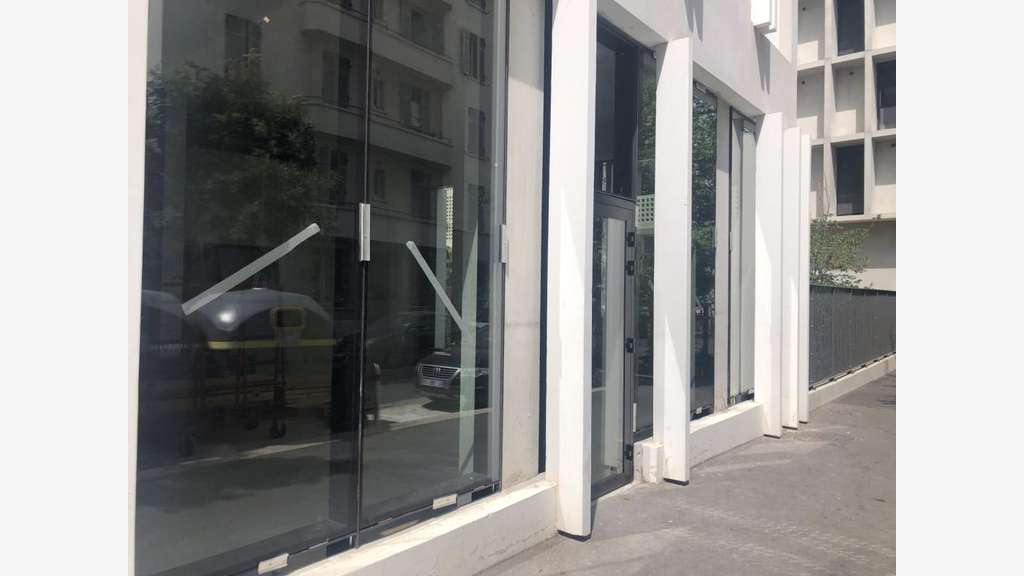 AV local brut de 62,70m² PMR à Marseille 13002