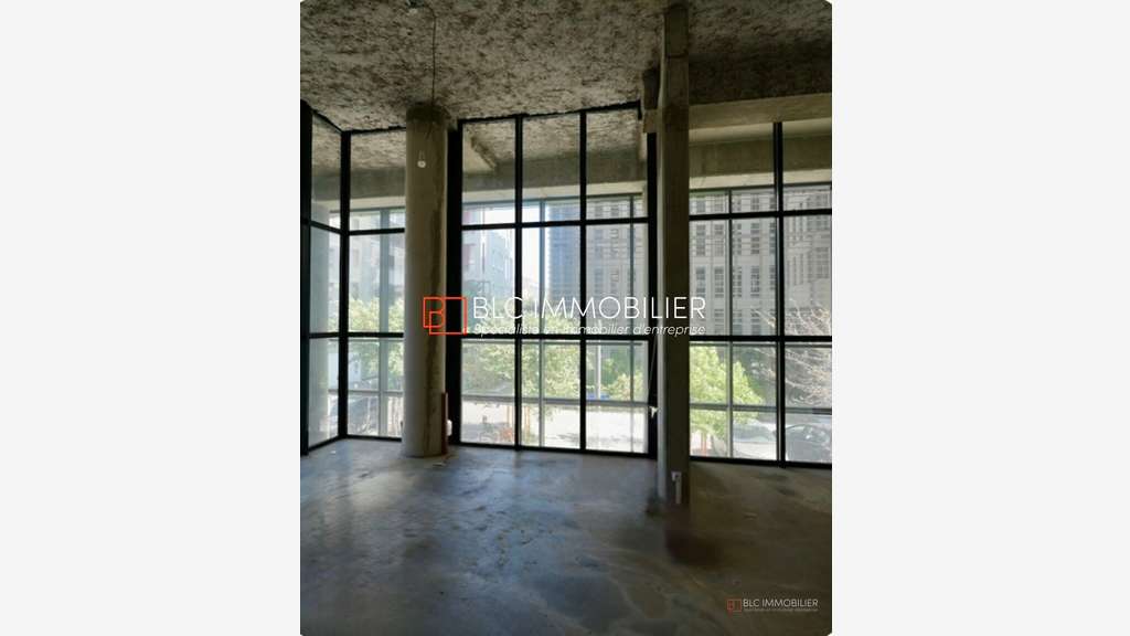 LOCAL COMMERCIAL A VENDRE 203 m2 LA JOLIETTE 13003