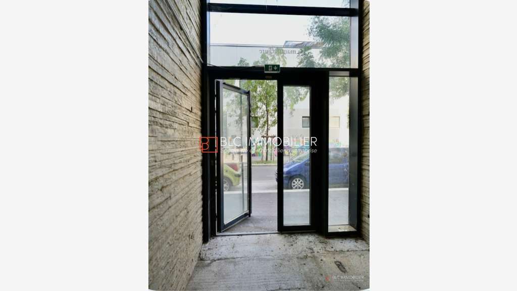 LOCAL COMMERCIAL A VENDRE 203 m2 LA JOLIETTE 13003