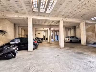 Vente entrepôt/ garage avec bureaux - 13004 