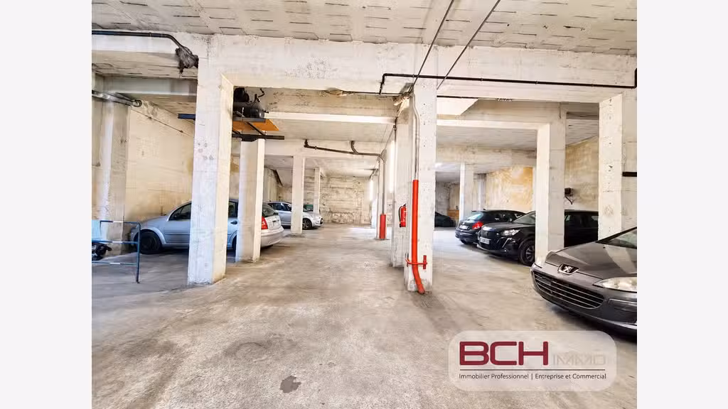 Vente entrepôt/ garage avec bureaux - 13004 