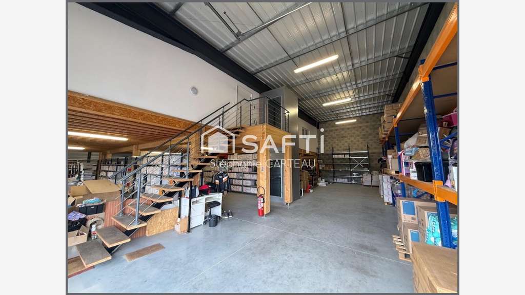 Vente entrepôt 780m² à Martignas-sur-Jalle