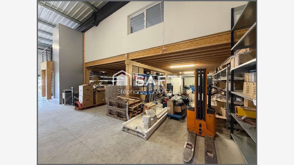 Vente entrepôt 780m² à Martignas-sur-Jalle