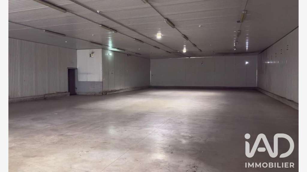 Vente entrepôt bureaux de 1963m² à Meaux Tellier