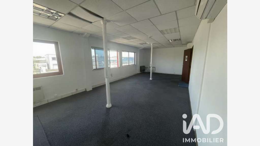 Vente entrepôt bureaux de 1963m² à Meaux Tellier
