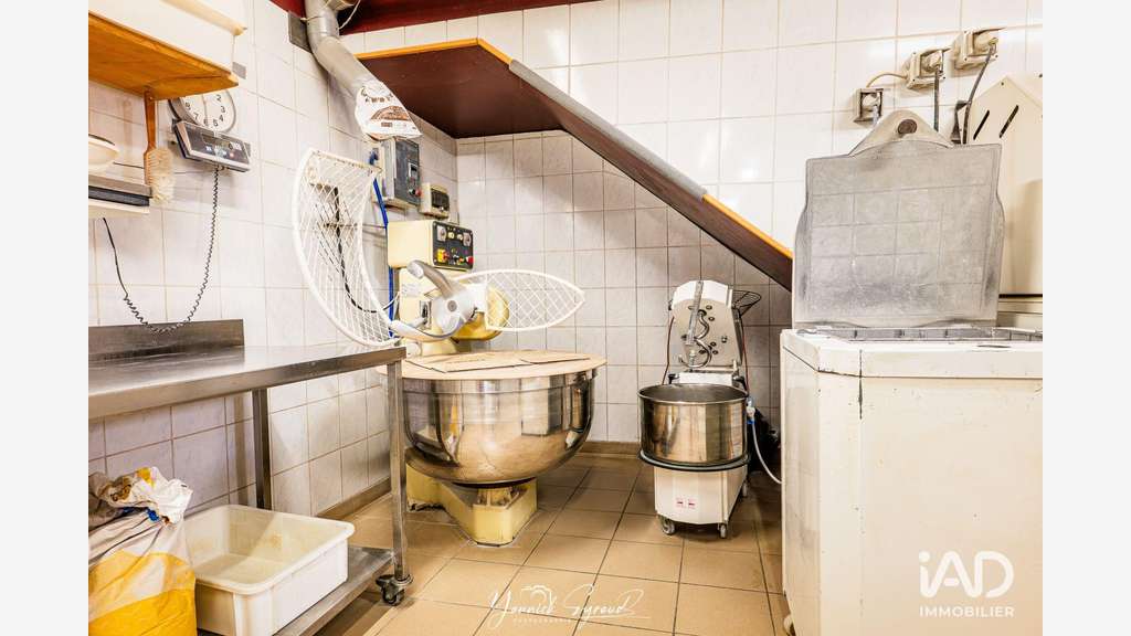 Murs commerciaux à Mens