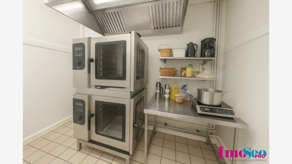 Murs 196m² avec parking à vendre à Mérignac