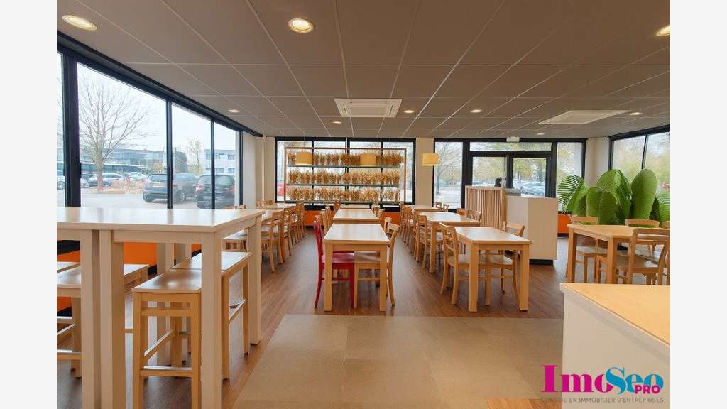 Murs 196m² avec parking à vendre à Mérignac