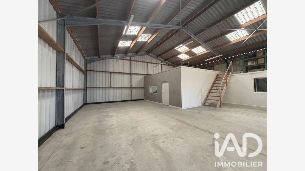 Local commercial à Merlevenez