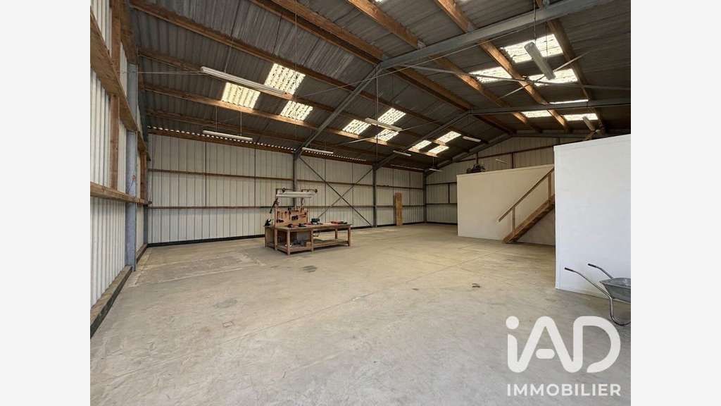 Local commercial à Merlevenez