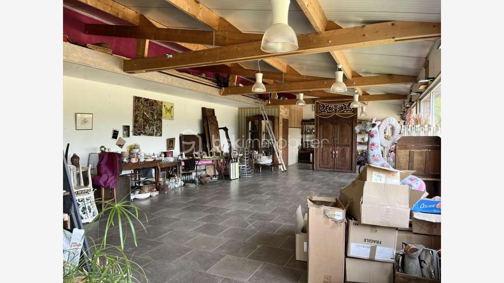 Local (possibilité habitation) avec station de