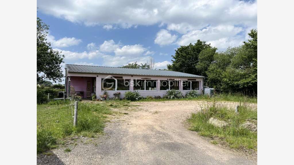 Local (possibilité habitation) avec station de