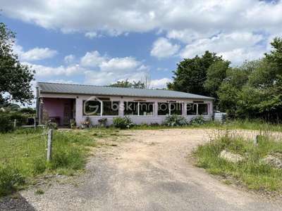 Local (possibilité habitation) avec station de