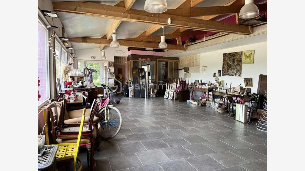 Local (possibilité habitation) avec station de