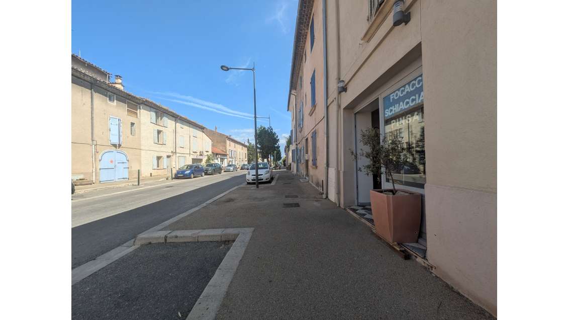 Murs commerciaux local en plein cœur de Meyrargues