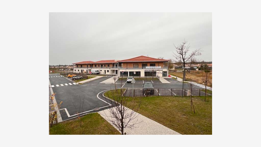 A louer superbe local 146m² dans pôle médical Mios