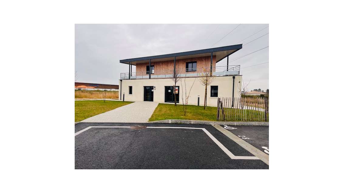 A louer superbe local 146m² dans pôle médical Mios