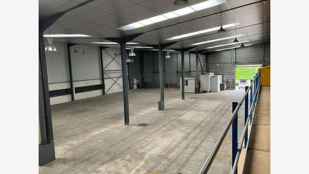 AV bâtiment ind 1192m² Mondeville empl strat