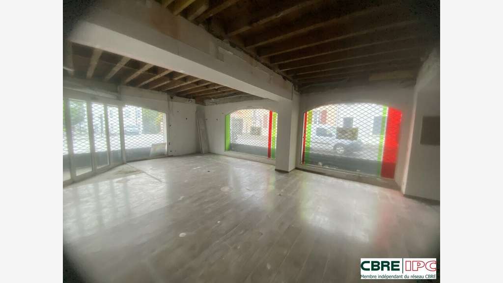 Beau local 230m² belle visibilité à Mont-de-Marsan