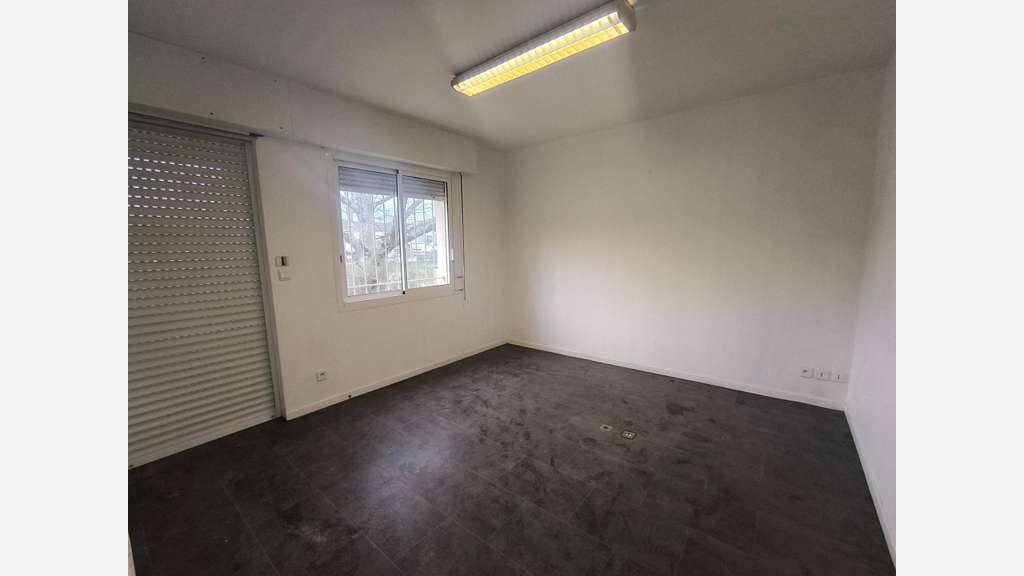 Vente local polyvalent de 250m² à Mont-de-Marsan
