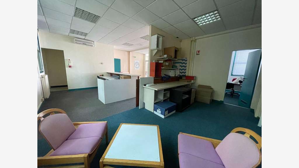 Vente murs commerciaux libres de 79m² à Ladon