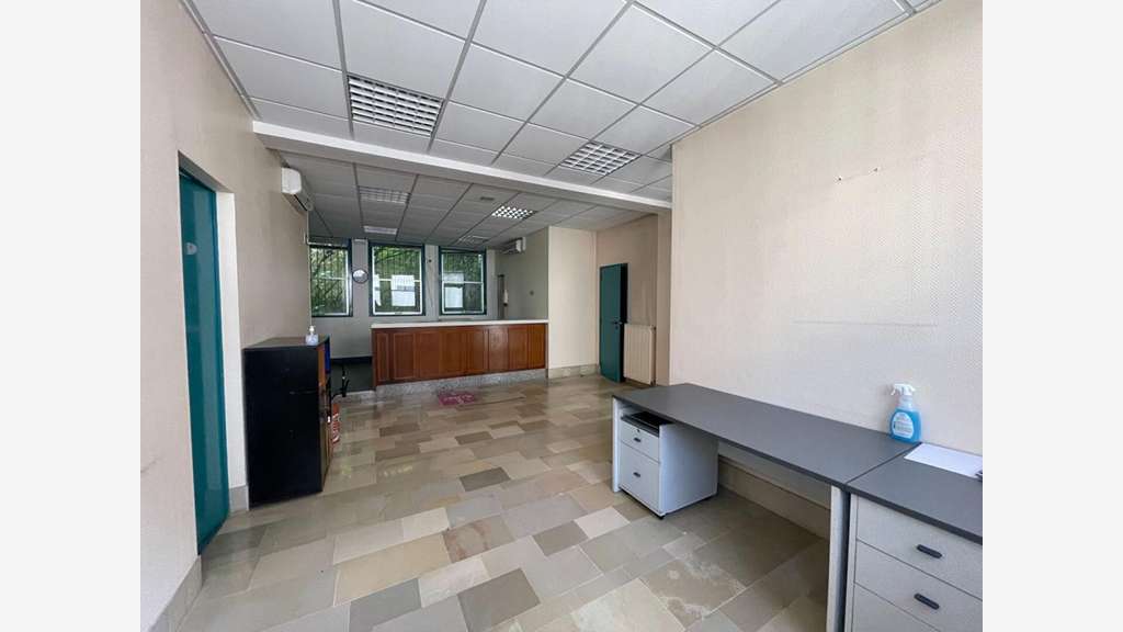Vente murs commerciaux libres de 79m² à Ladon