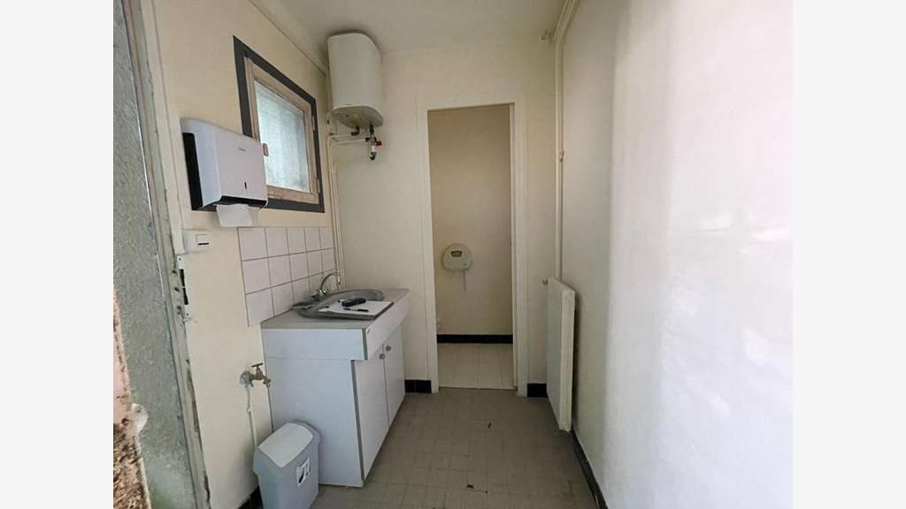 Vente murs commerciaux libres de 79m² à Ladon
